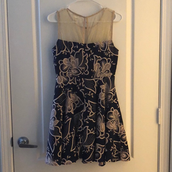 Sleeveless knee length Esley dress - Picture 2 of 2